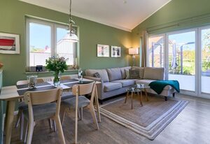Feriendorf Südstrand – Sonne, Strand & Sauna – Lütt Strandhuus Pelzerhaken mit Kamin und Garten