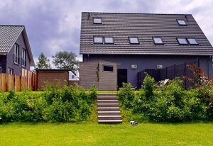 Küstenwaldbude lee – Traum-Neubau: Ferien-Doppelhaushälfte für 8 Gäste in Pelzerhaken an der Ostsee