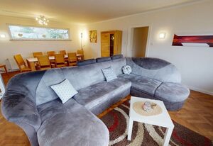 Apartmenthaus Königshöhe – Renovierte Ferienwohnung für 6 Erwachsene und 1 Kind mit Meerblick in Strand- und Hafennähe