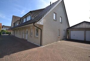 Ferienhaus Sir Henry – Große Ferienwohnung für 6 Personen mit Balkonen und Grill in Strandnähe