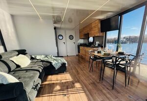 Traum-Hausboot "Mountainstreet  29" mit führerscheinfreiem Motorboot