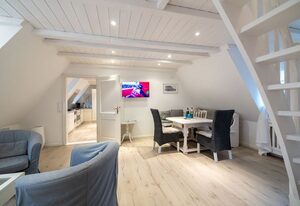 Ferienwohnung Silbermöwe- Herrenhof Wrixum – Ferien im historischen Reetdachgutshof Herrenhof in Wrixum- direkt an der Marsch