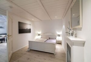 Ferienwohnung Silbermöwe- Herrenhof Wrixum – Ferien im historischen Reetdachgutshof Herrenhof in Wrixum- direkt an der Marsch