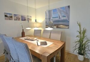 Herrenhof - Ferienwohnung 8 im EG – Ferienwohnung im EG in Wrixum auf Föhr: 76 m² mit Terrasse & Garten