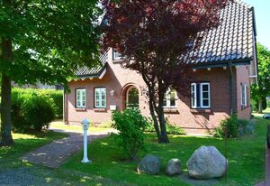 Strandstraße 28, Haushälfte links
