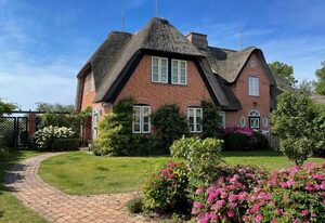 Ferienhaus Friesenrose – „Erholsame Ferienhaushälfte Friesenrose: Ideal für Familien und Hundeliebhaber!“