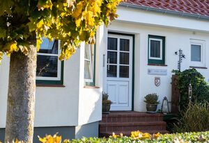 Ferienhaus SÜD WEST mit 2 SZ, Terrasse und Balkon, strandnah – Ferienhaus mit 2 SZ