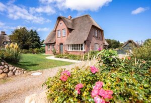Haus an der Koppel – "Luxuriöse Ferienunterkunft in Borgsum: Erholung und Abenteuer warten!"
