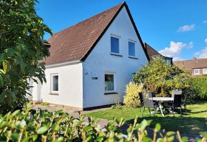 Charmantes und ruhiges Ferienhaus - Strandnah und ideal für große Gruppen - mit Fahrradunterstellplatz und Parkplatz – Gemütliches Ferienhaus "Strandgut" mit Parkplatz - Nah zum Ostseestrand