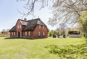 Ferienhaus Anna Elene Wohnung 2 – Komfortable Ferienwohnung in Nieblum mit Garten