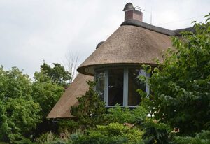 Reetgedecktes Espenhaus – Eulenturm