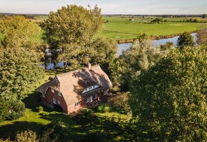 Reetdachhaus direkt am Wasser