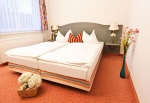 Waldhalle, Hotel-Restaurant – Doppelzimmer mit Dusche, Bad, WC