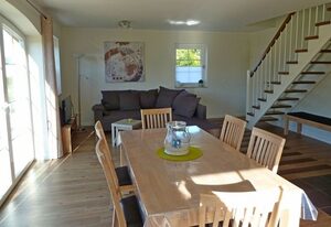 MaiStern – Hochwertiges Ferienhaus (100qm) für 6 Personen mit Kamin, Sauna & Garten am See