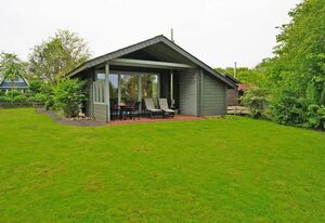 Blockhaus mit grosser überdachter Terrasse