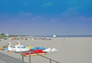 Zeltdachhaus - strandnah - mit Zaun - TV Schlafzimmer – - mit W-LAN