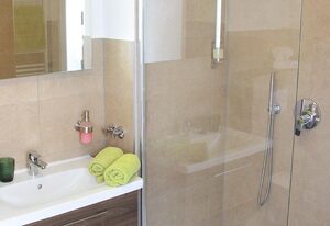 Hotel Quellenhof – Doppelzimmer mit Dusche, WC