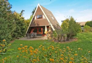 Zeltdachhaus mit grossem Grundstück