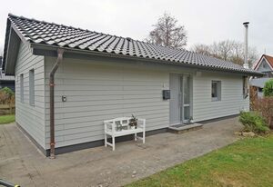 Blockhaus mit Wintergarten und Kamin – Blockhaus in Damp