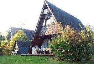 Spitzdachferienhaus mit Schwedenofen und Garten