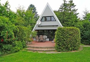 Zeltdachhaus - grosses Grundstück - sonnige Terrasse – - mit Glasfaser W-LAN und Parkplatz vor der Haustür