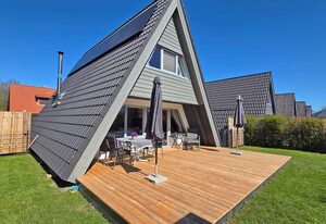 Zeltdachhaus mit Parkplatz vor der Haustür - Zaun und W-LAN