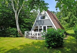 Zeltdachhaus mit grosser Terrasse und W-LAN – - wenige Minuten bis zum Strand - grosse Küche