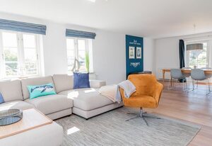 Ferienhaus Anna Elene Wohnung 1 – Großzügige Ferienwohnung in Nieblum mit Terrasse, Garten und Kaminofen