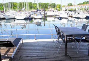 FLOATING 44 in Boltenhagen - Boot 1 – FLOATING 44 in Boltenhagen - festliegendes Hausboot in der Weißen Wiek