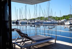FLOATING 44 in Boltenhagen - Boot 1 – FLOATING 44 in Boltenhagen - festliegendes Hausboot in der Weißen Wiek