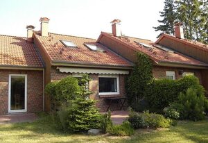 Urlauberdorf – Familienfreundliches, strandnahes Ferienhaus mit Terrasse, Spiel- und Grillplatz