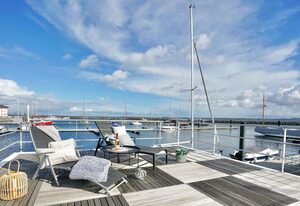 FLOATING 44 in Boltenhagen - Boot 3 – FLOATING 44 in Boltenhagen - festliegendes Hausboot in der Weißen Wiek