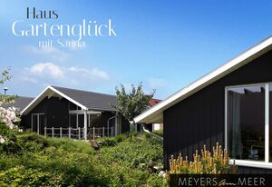 Schwarzes Holzferienhaus an der Ostsee GARTENGLÜCK - Sauna