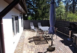mit Terrasse mitten im Grünen