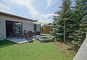 mit Garten, Grill und Terrasse