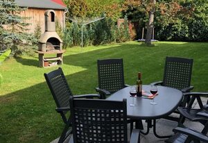 mit Garten, Grill und Terrasse