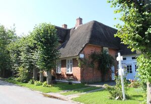 Kapitän Hansen Haus- Erdgeschoss – Ferien in dem Künstlerdorf Oldsum