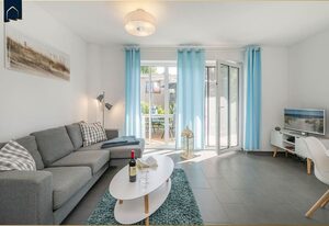 Ferienhaus Möwenkoje – Charmantes Ferienhaus mit Kamin, Terrasse & Garten – Erholung pur im Grünen