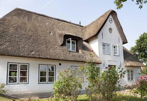Altes Schulmeisterhaus Wohnung 1 – "Erleben Sie unvergessliche Ferien im alten Schulmeisterhaus in Oevenum!"