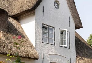 Altes Schulmeisterhaus Wohnung 1 – "Erleben Sie unvergessliche Ferien im alten Schulmeisterhaus in Oevenum!"