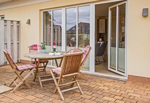 Ferienhaus Angela 1 – Gemütliches Ferienhaus im Grünen – mit Kamin, Garten & Seenähe