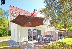 Ferienhaus Waldhaus 6 – Gemütliches Ferienhaus in Korswandt mit Garten, nahe See & Strand