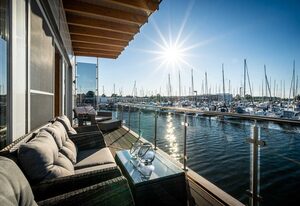 10. Floating-Houses (105 m²) Triton mit Sauna – Floating House Triton mit Kamin und Sauna