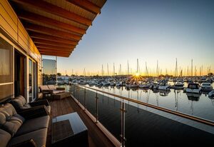 10. Floating-Houses (105 m²) Triton mit Sauna – Floating House Triton mit Kamin und Sauna