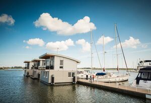 07. Floating-Houses (105 m²) Poseidon – Floating-House Nr. 10 mit Kamin und Haustier