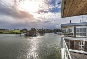 01. Floating Houses  (95 m²) mit Kamin – Floating House 1 Struck mit Kamin