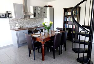 Hochwertige Ferienwohnung direkt am Hafen mit Balkon