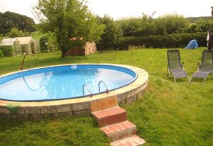 Ferienhaus mit Terrasse und Pool