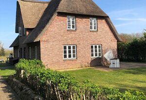 Triibergem 39 - DHH – Ferienhaus in Utersum: 75 m², Garten, 500 m zum Strand, Hunde willkommen