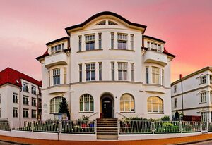 Strandvilla Imperator | Hotel & Ferienwohnungen auf Usedom – Ferienwohnung/Dachstudio Aquamarin